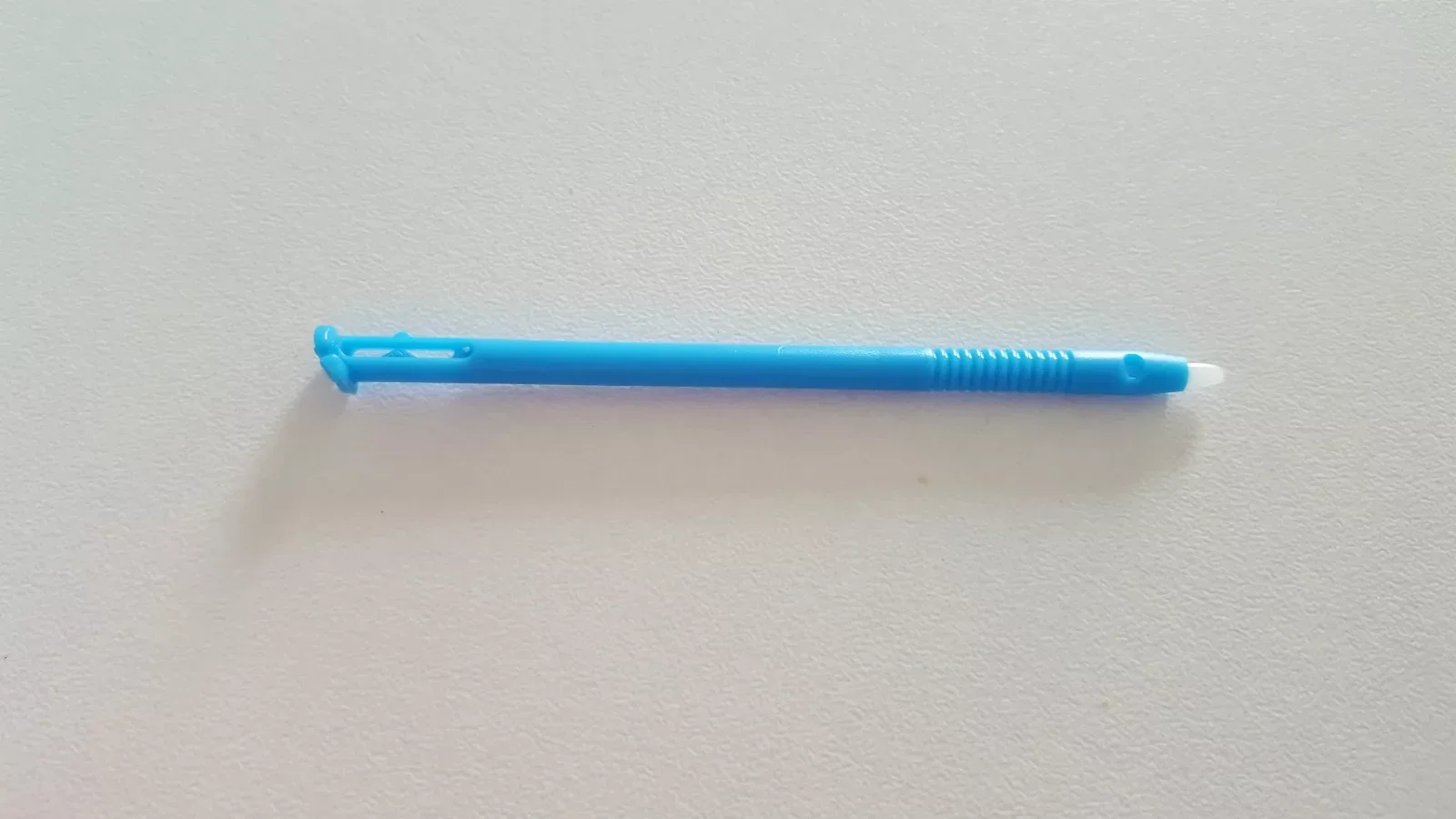 1 stylet Bleue Clair (SubSonic) Nintendo New 3DS (NON Compatible avec 3DS)Neuf