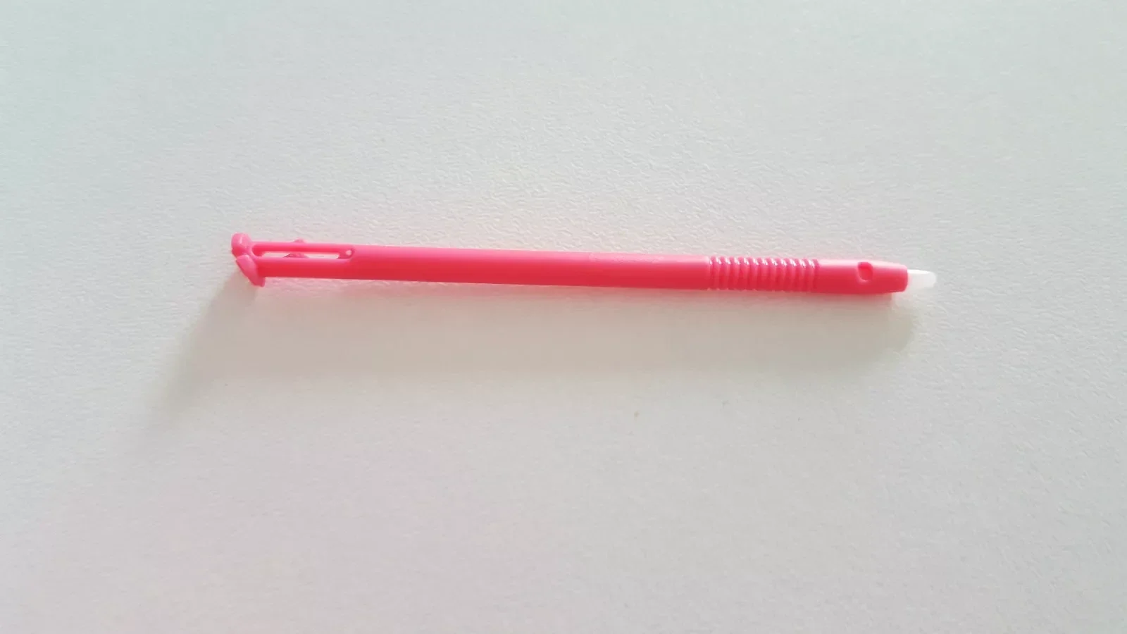 1 stylets Couleur Rose (SubSonic) Nintendo New 3DS (NON Compatible 3DS)Neuf