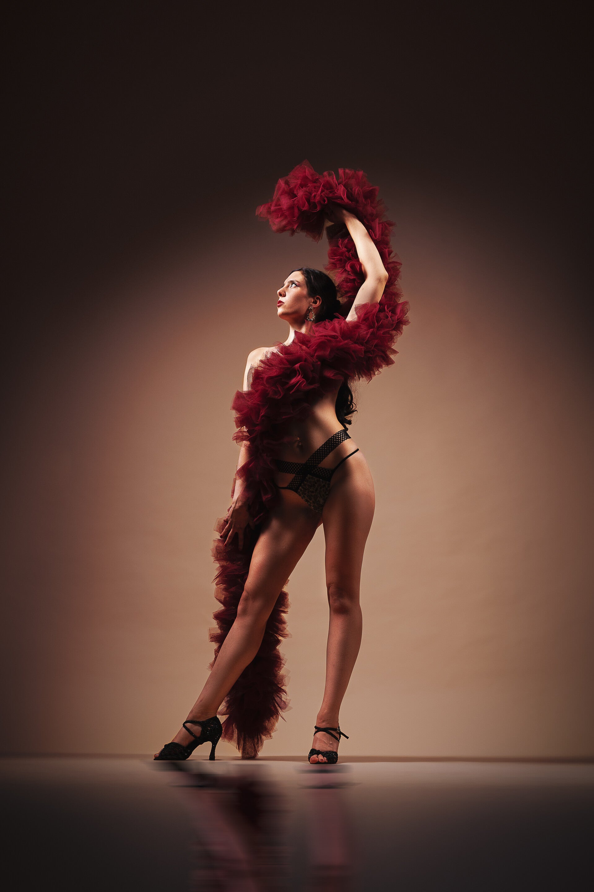 Julie Jewelicious polesque pose