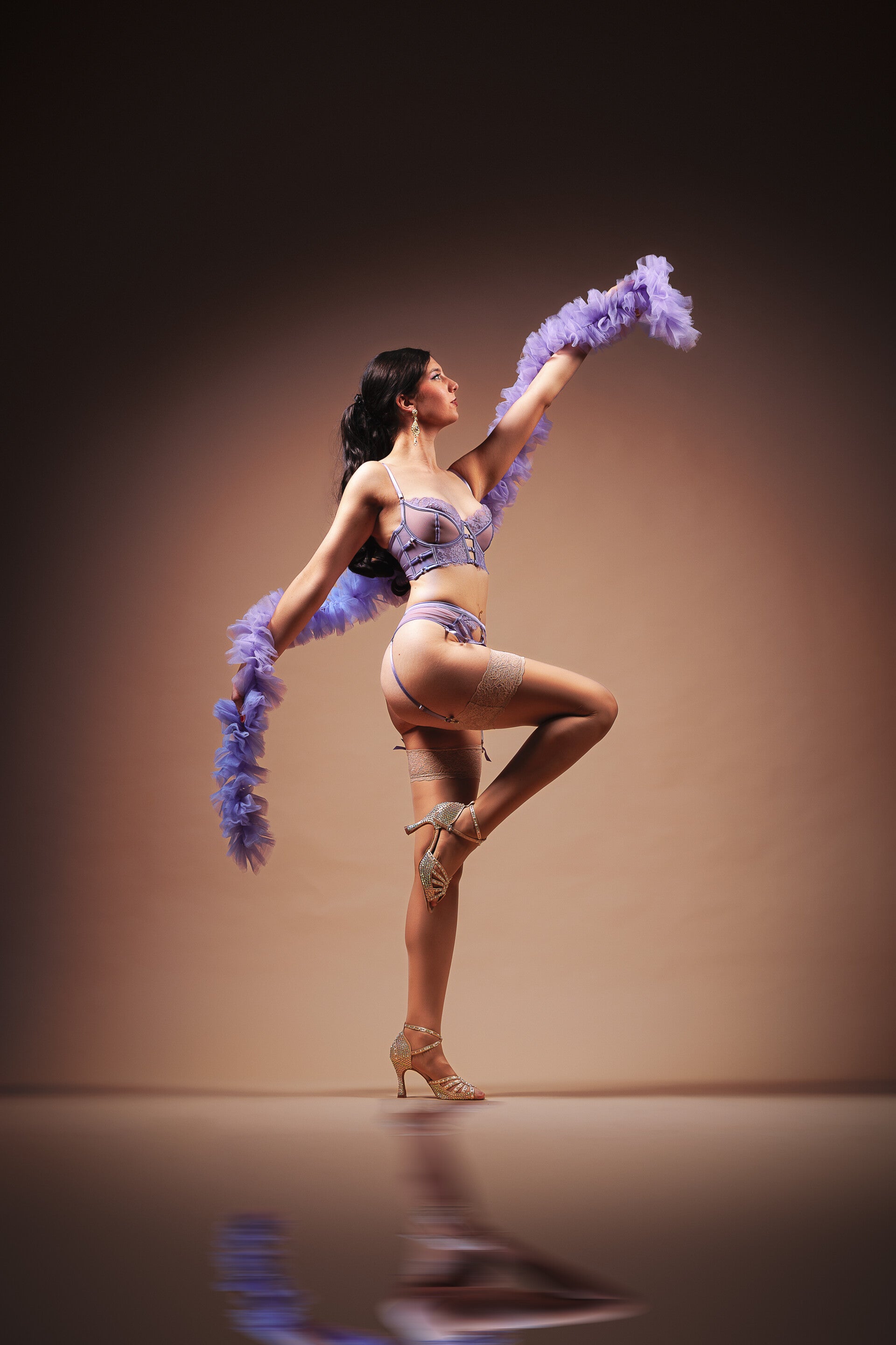 Julie Jewelicious pole act pleasers