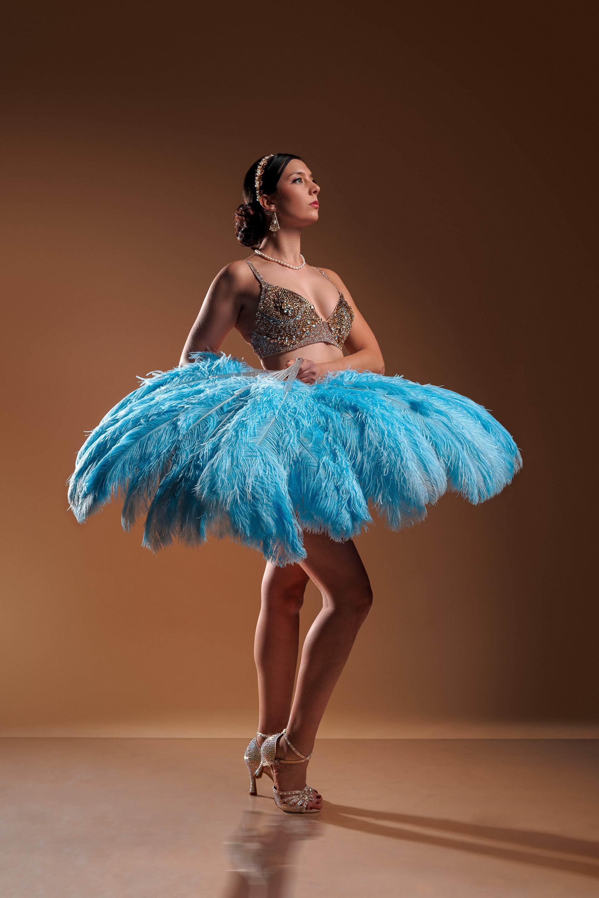 Julie Jewelicious Fan act pose