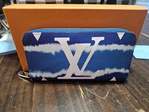 Louis Vuitton Women's Monogram Escale Canvas Zippy Wallet