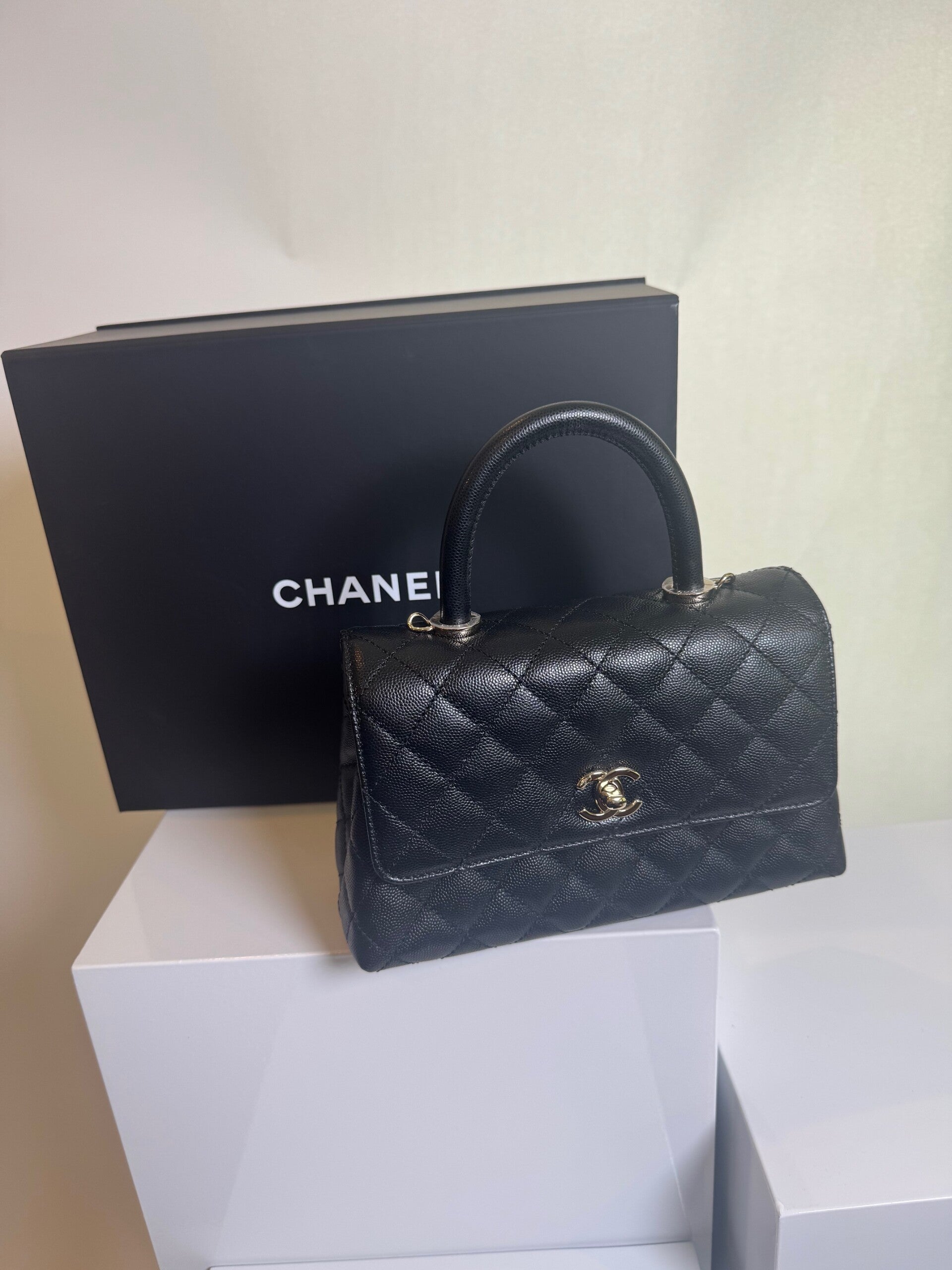 Chanel Caviar Quilted Handbag in Black