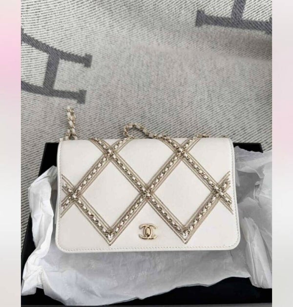 CHANEL WHITE QUILTED CHAIN EMBELLISHED WALLET ON CHAIN