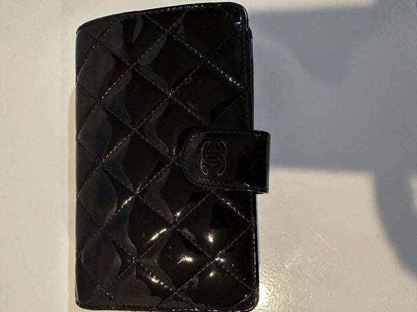 Chanel Patent Leather Quilted Wallet – Excellent Condition