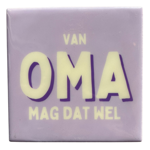 ‘Van Oma Mag Dat Wel’ Tegeltje - Daan Kromhout