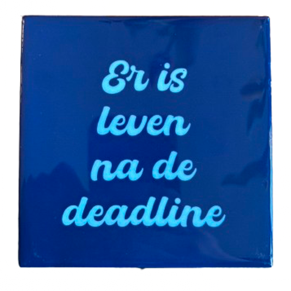‘Er Is Leven Na De Deadline’ Tegeltje - Daan Kromhout