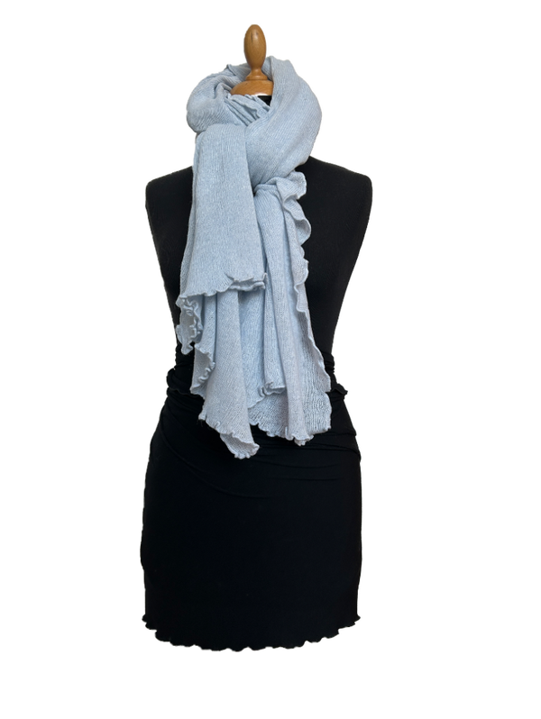 HIGHFIELD SHAWL GEBREID MET RUFFLE RONDOM, BABY-BLUE, 80 x 190CM