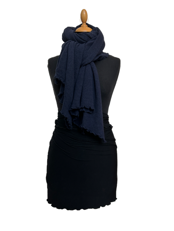HIGHFIELD SHAWL GEBREID MET RUFFLE RONDOM, KLEUR NAVY, 80 x 190CM