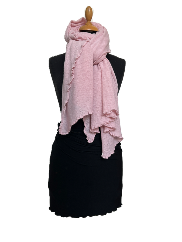 HIGHFIELD SHAWL GEBREID MET RUFFLE RONDOM, KLEUR BABY-ROSE, 80 x 190CM