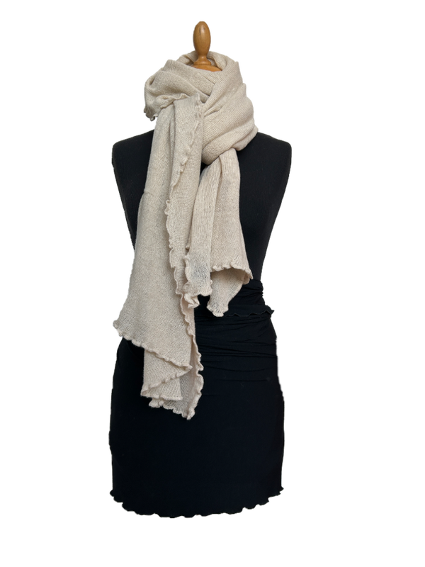 HIGHFIELD SHAWL GEBREID MET RUFFLE RONDOM, KLEUR OFFWHITE, 80 x 190CM