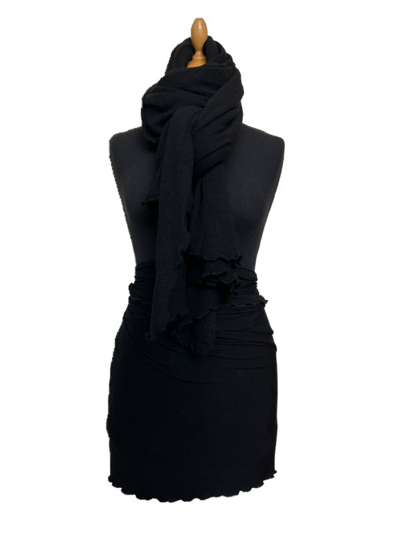 HIGHFIELD SHAWL GEBREID MET RUFFLE RONDOM, KLEUR BLACK, 80 x 190CM