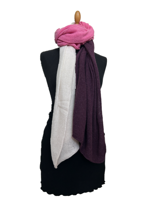 HIGHFIELD SHAWL GEBREID 3 KLEUREN STREEP OFFWHITE/FUCHSIA, BORDEAU ROOD 70 X 190CM