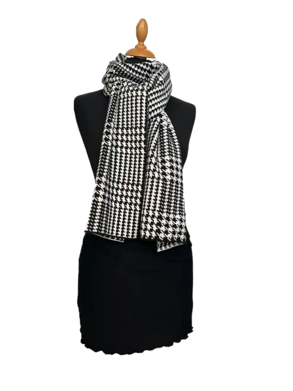 HIGHFIELD SHAWL MADE IN ITALY DESSIN Pied-de-Poule. KLEUR ZWART/WIT CA. 30 X 210CM