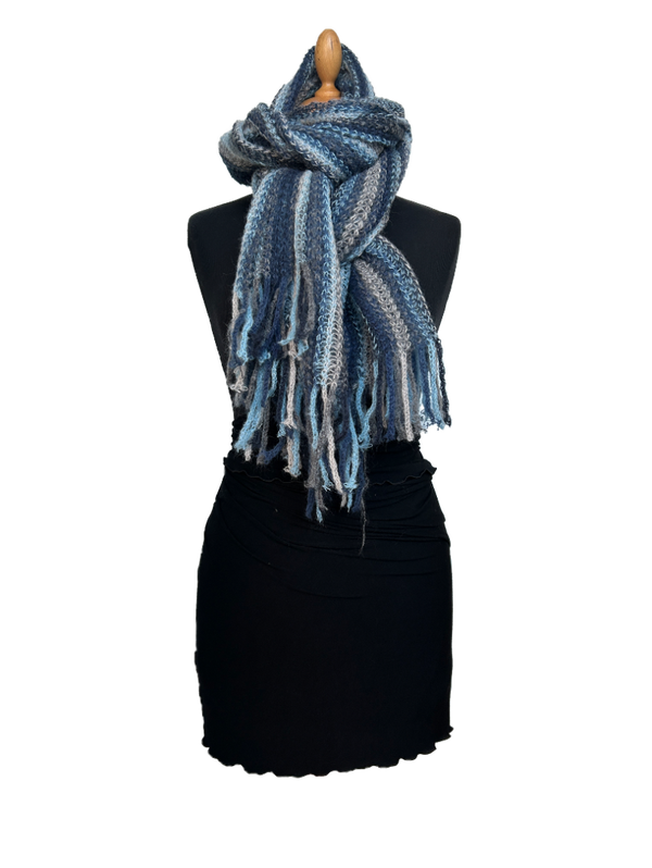 HIGHFIELD SHAWL GROF GEBREID MADE IN ITALY KLEUR BLAUW/GEMENGD CA. 50 X 200CM