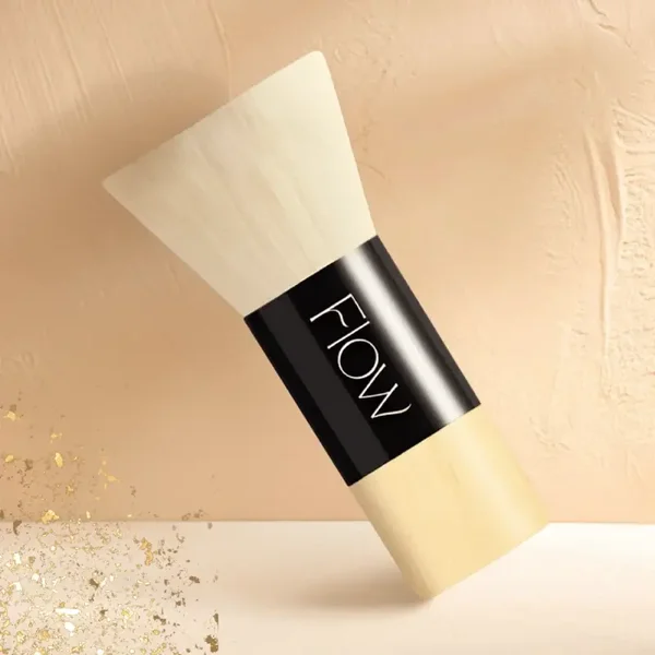 FLOW COSMETICS FLAT BRUSH FOUNDATION – Kabuki-meikkisivellin