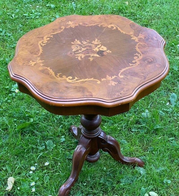 Antiek bijzettafeltje