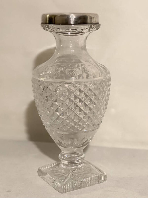 kristallen bloemsaus met zilveren rand