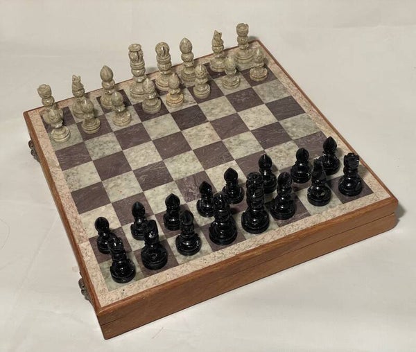 Marmeren en speksteen schaakset