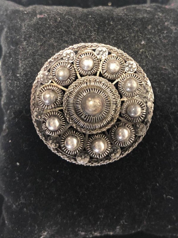 Antieke zilveren Zeeuwse broche