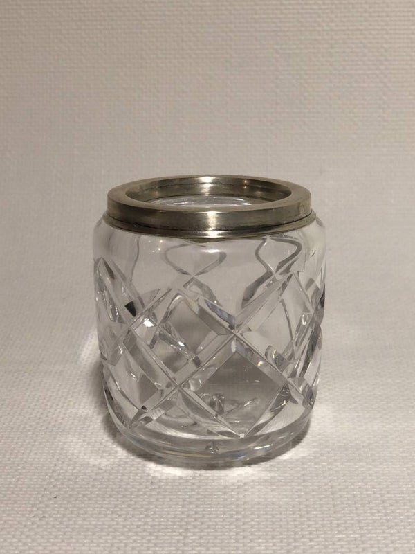 Kristallen vaasje met zilveren rand