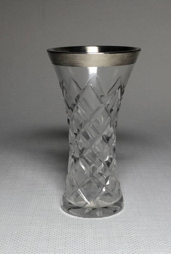 Kristallen vaas met zilveren rand