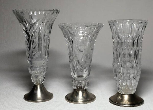 Set van 3 kristallen bloemvaasjes met zilveren voet