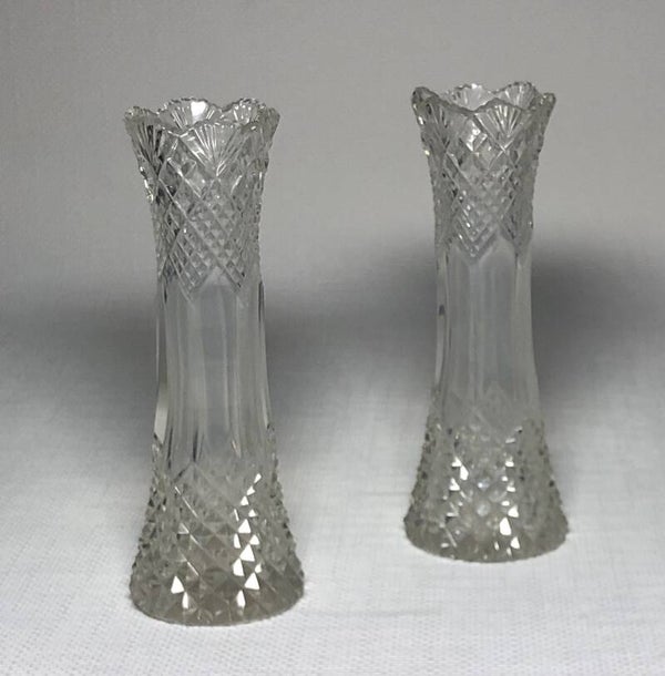 Twee kleine kristallen bloemvaasjes
