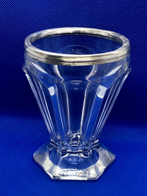 Kristallen vaas met zilveren rand