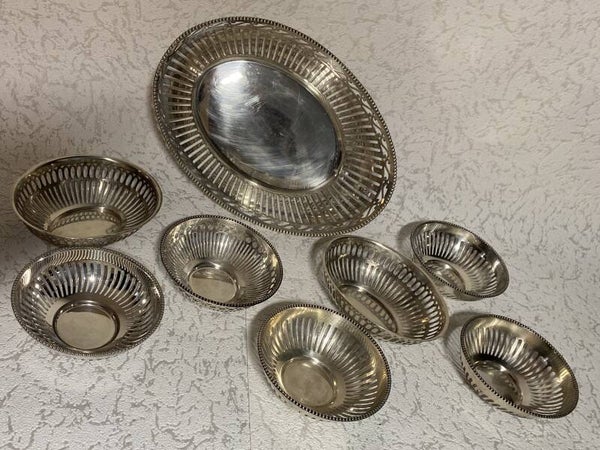 Verzilverde broodmand en bonbonmandjes