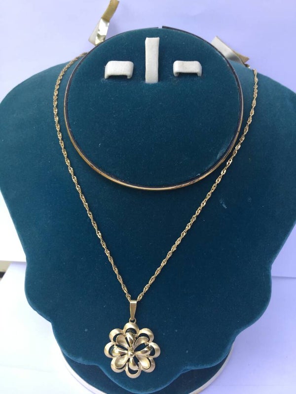 14k gouden ketting met 'bloem' hanger