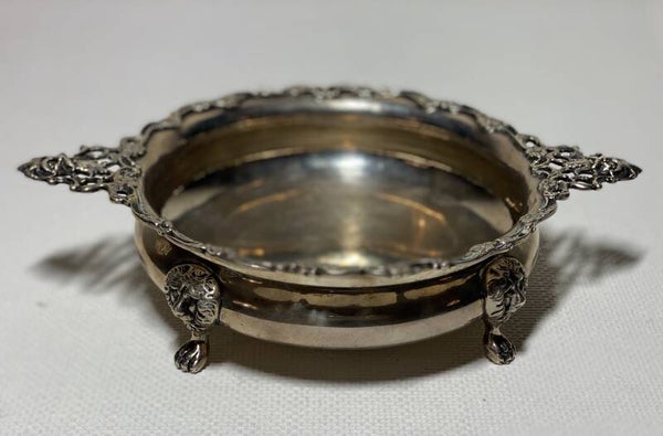 Gedecoreerde Engelse zilveren schaal