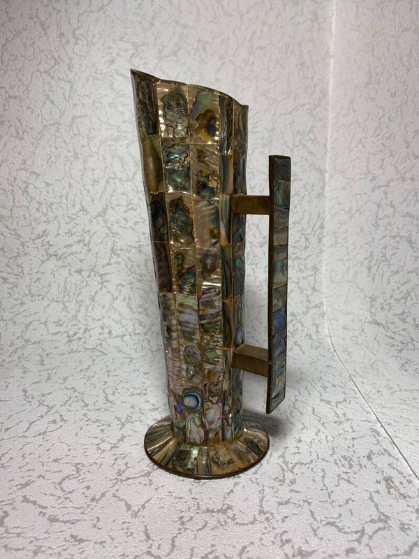 Messing en parlamoer/ nacre kruik