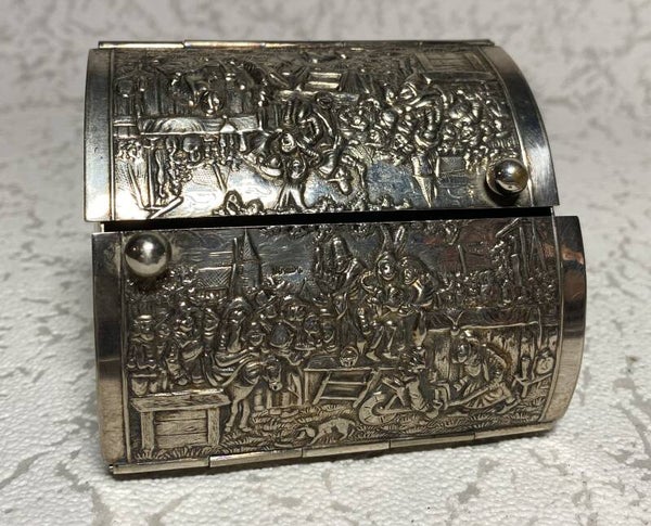 Verzilverde Herbert Hooijkaas sigarettendoos