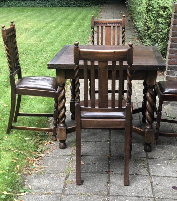 Eikenhouten Engelse set dineertafel met bijbehorende stoelen