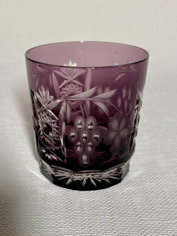 Amethyst kleurige kristallen wijnglas