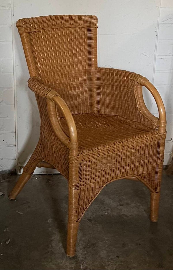 Rieten armstoel