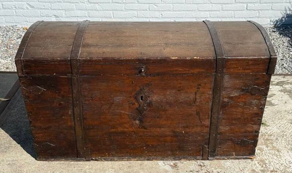 Antique Chest in Wood, 1890s