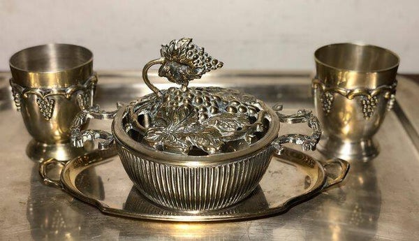 Kom op dienblad en bekers in druif design