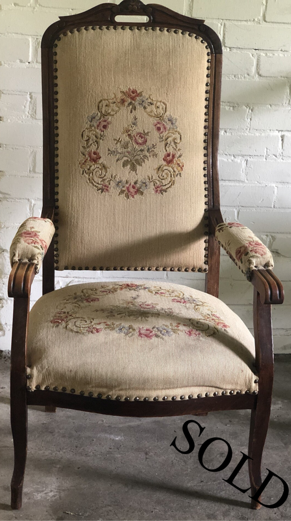 Barok stoel met geborduurde bekleding
