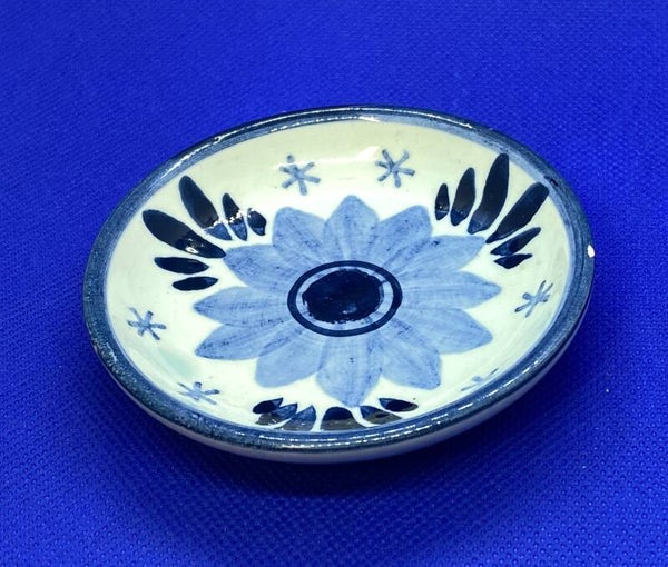 Majolika porseleinen schoteltje