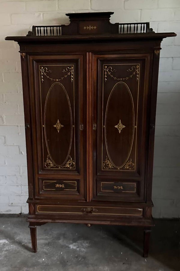 Antieke Engelse kast