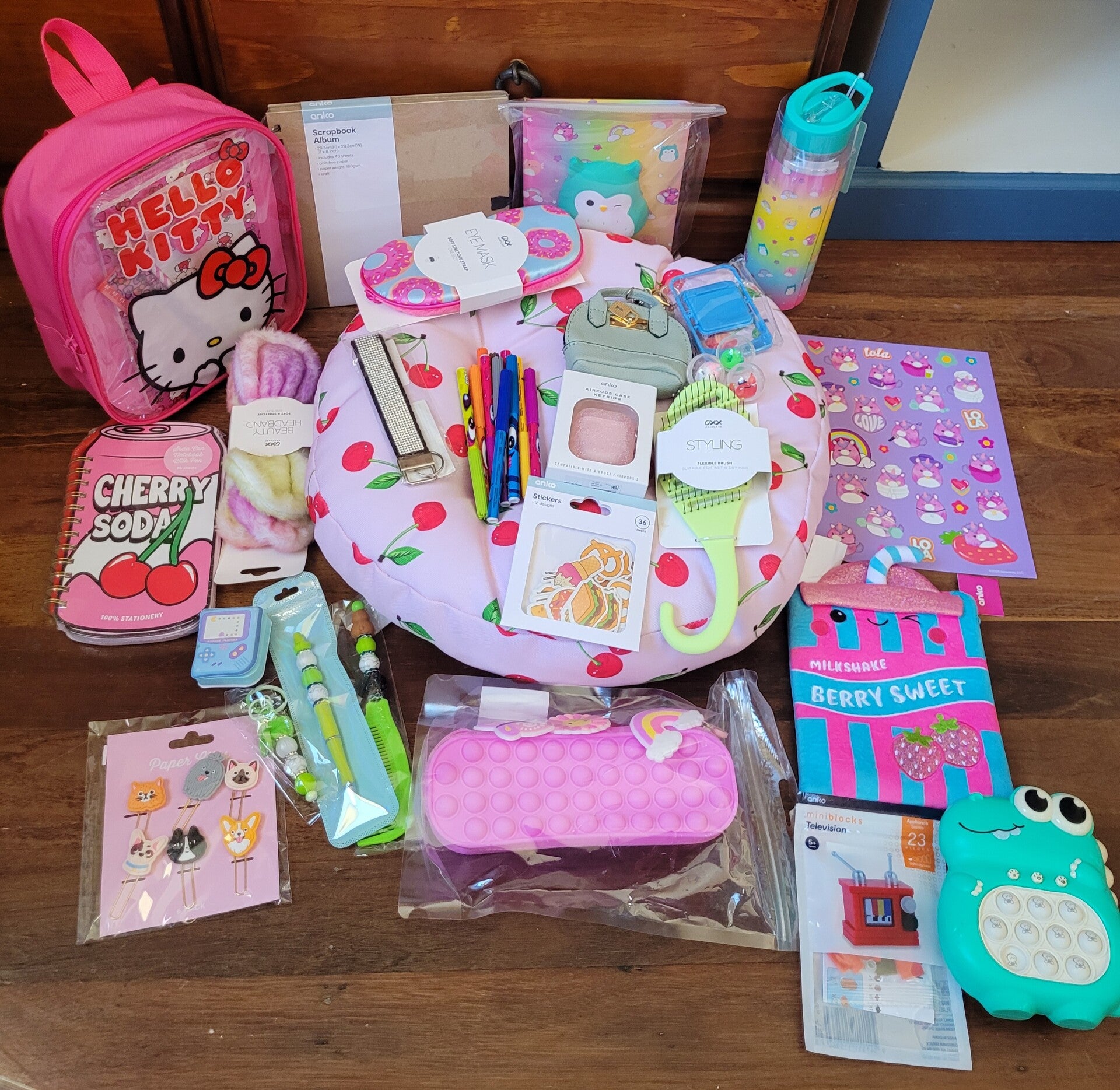 1 scoop- 10+ surprises + 1 FREE GIFT