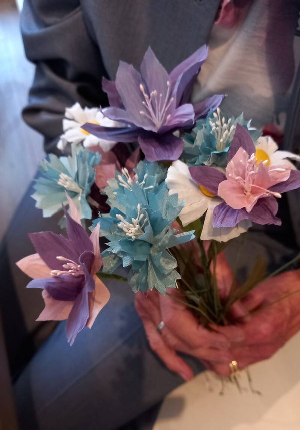 Silk flower making. Workshop.