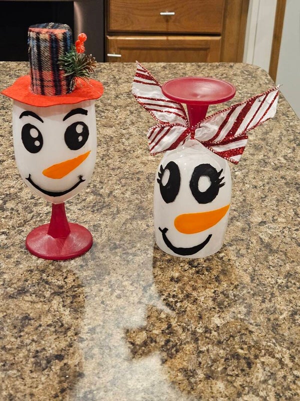 A Mr & Mrs Wine glass Snowmen