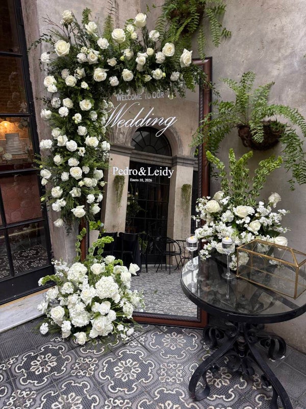 Espejo grande con marco marrón