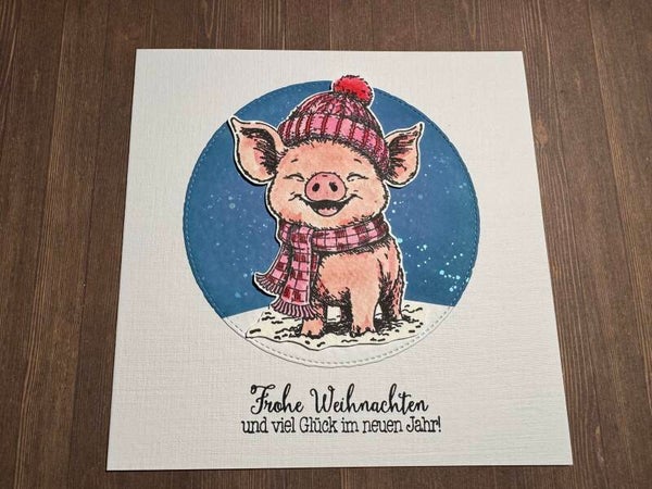 Weihnachten: Schweinchen Frenkie mit rotrosa Mütze