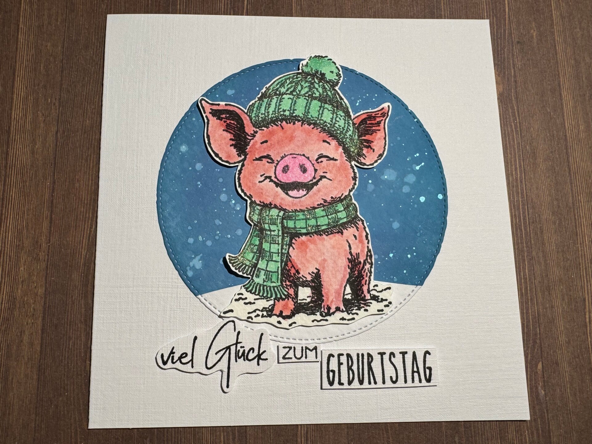 Geburtstag: Geburtstagsschweinchen Frenkie mit Mütze in türkis