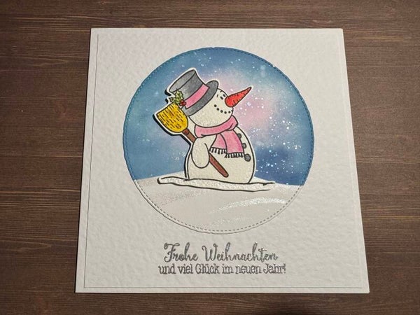 Weihnachten: Schneemann mit rosa Schal