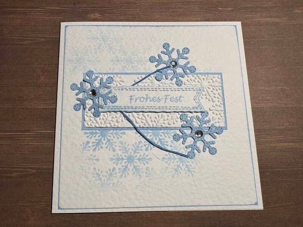 Weihnachten: Eiskristalle mit Diamanten -hellblau I